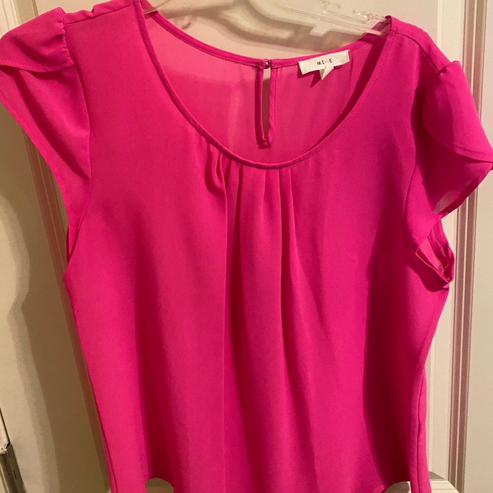Women’s Boutique ruffle sleeve blouse